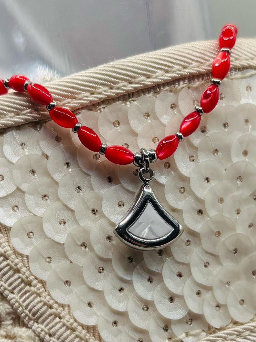 *ANKLET* S.Steel Mother of Pearl & Red Dyed Shell Stretchy Anklet - Picture 3 of 4